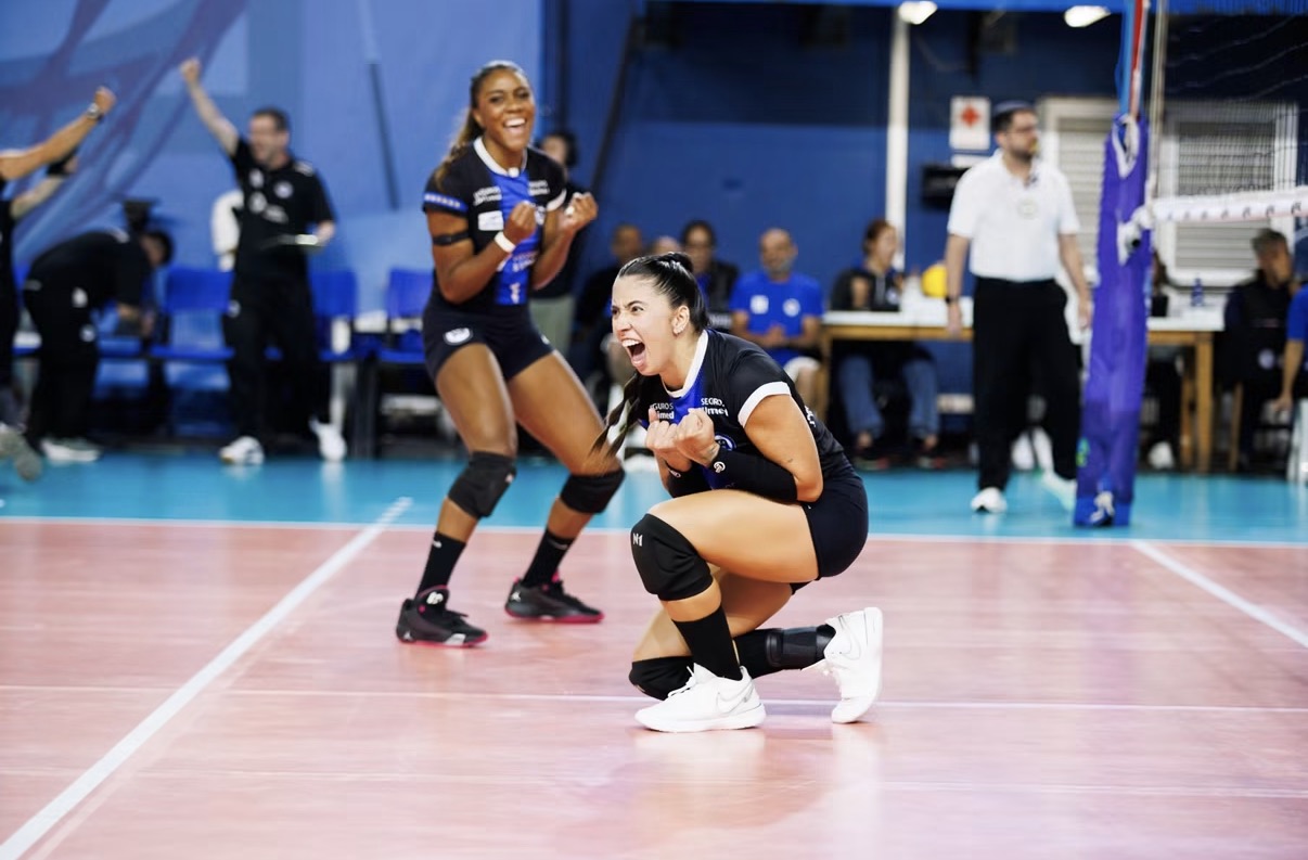 Pinheiros comemora a primeira vitória na Superliga Feminina 2026/2027 após superar o Abel Moda por 3 sets a 2, em casa.