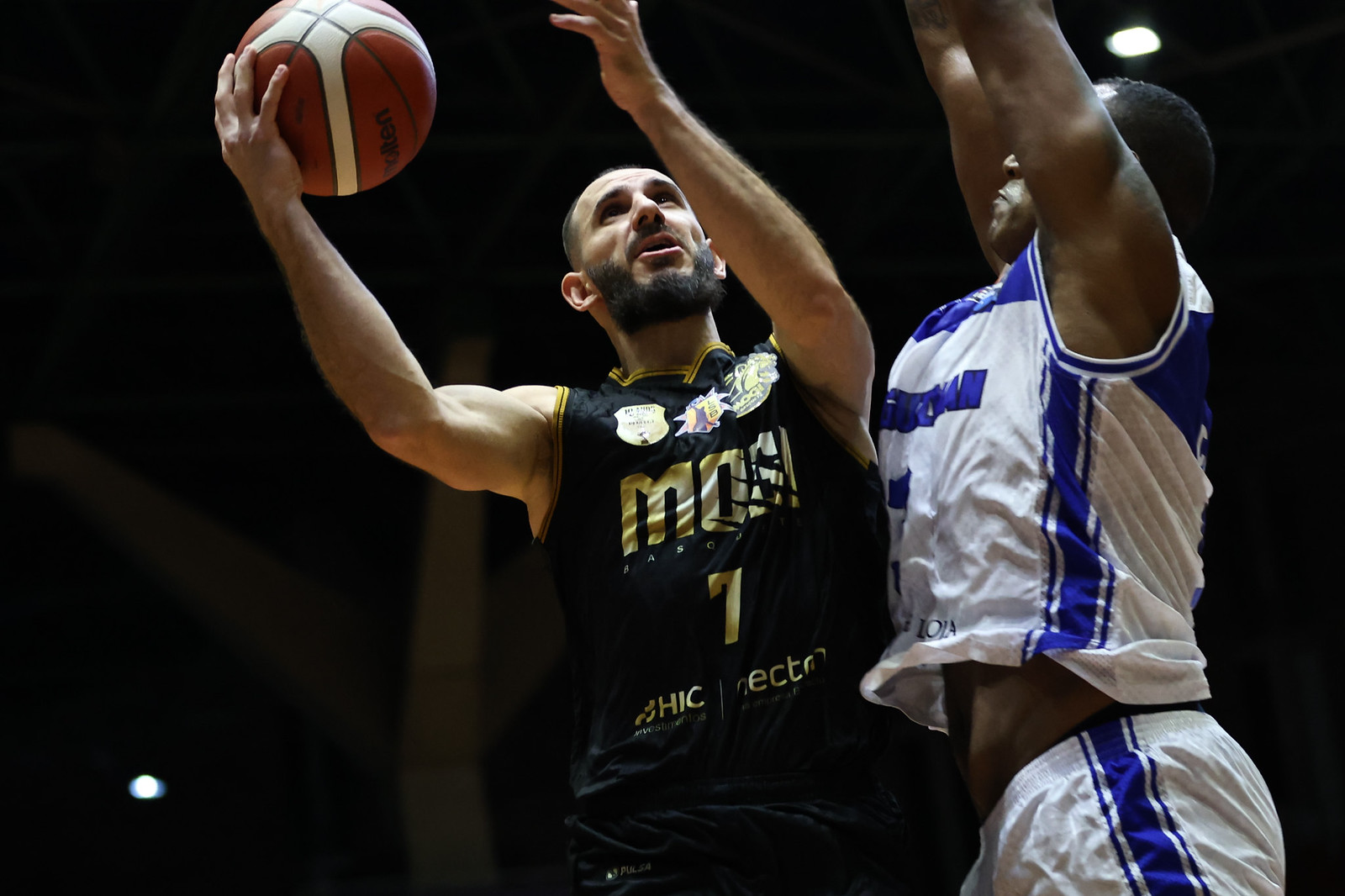 Mogi Basquete e Jorge Gúzman na noite desta sexta-feira, pela Liga Sul-americana